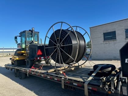 Cable reel and plant equipment chained to a lowboy