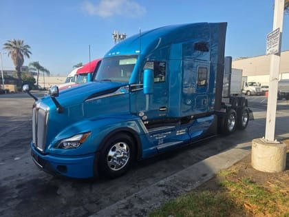 Kenworth sleeper parked up between loads