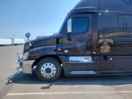 Sleeper tractor waiting on a load