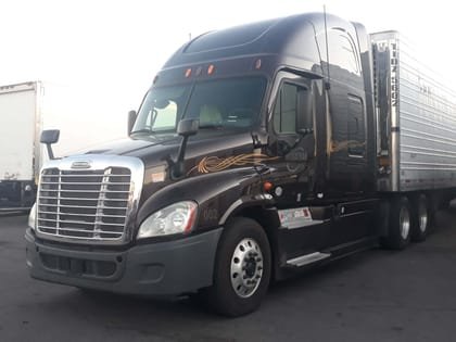Sleeper and reefer working a dock